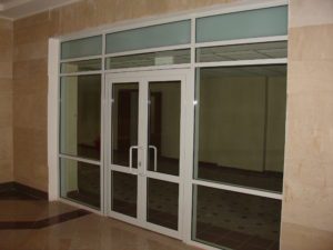 Противопожарная дверь с остеклением более 25 процентов / серия FRM7451